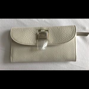 NWT Dooney & Bourke White/Ivory Wallet